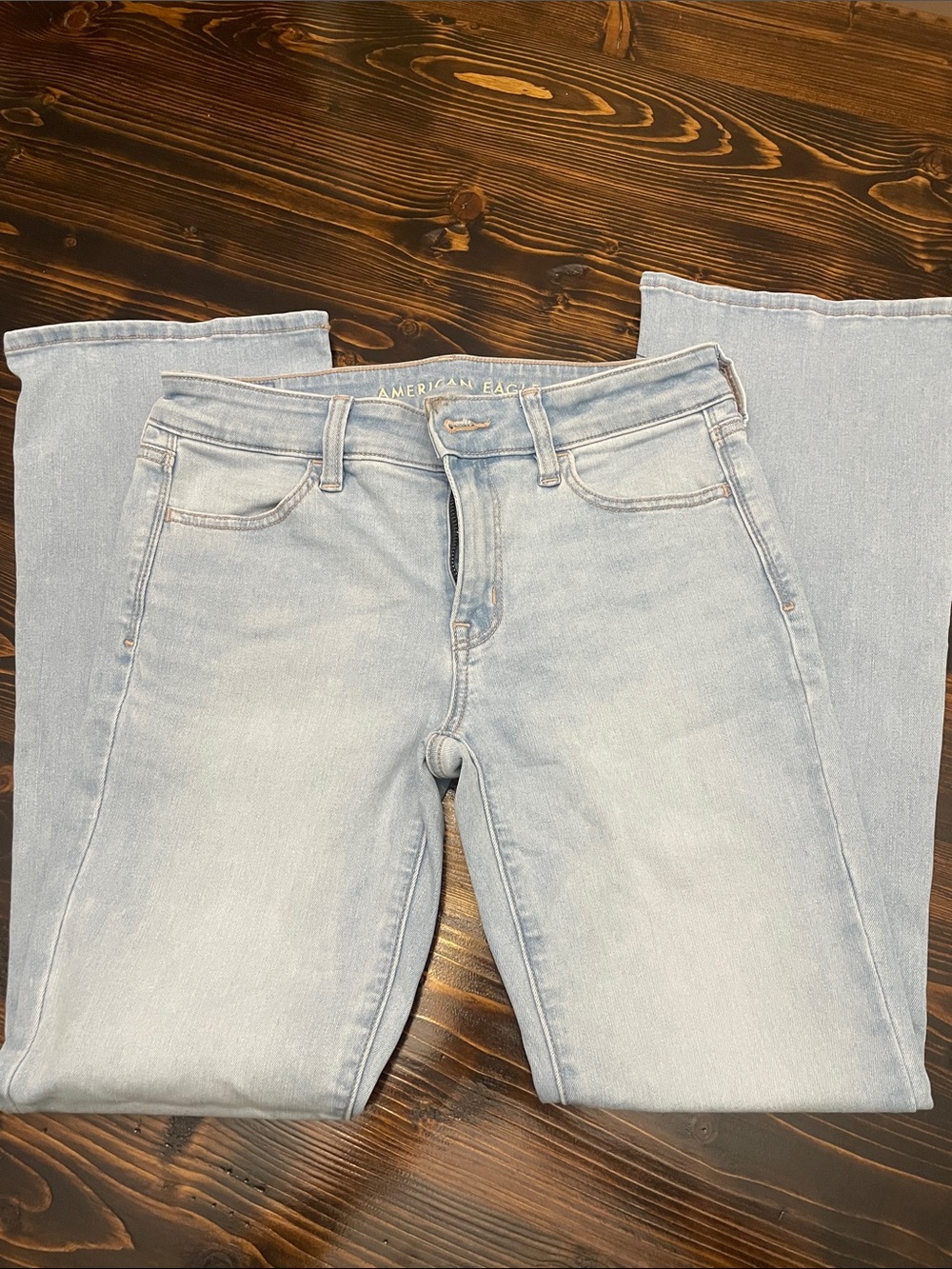 American Eagle Light Wash low Rise kick boot cut Jeans 4 short